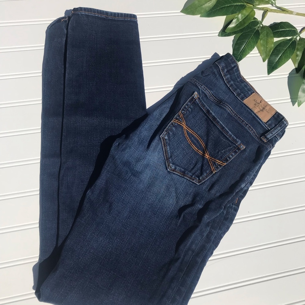The A&F Super Skinny Jean in Dark Wash 26x31